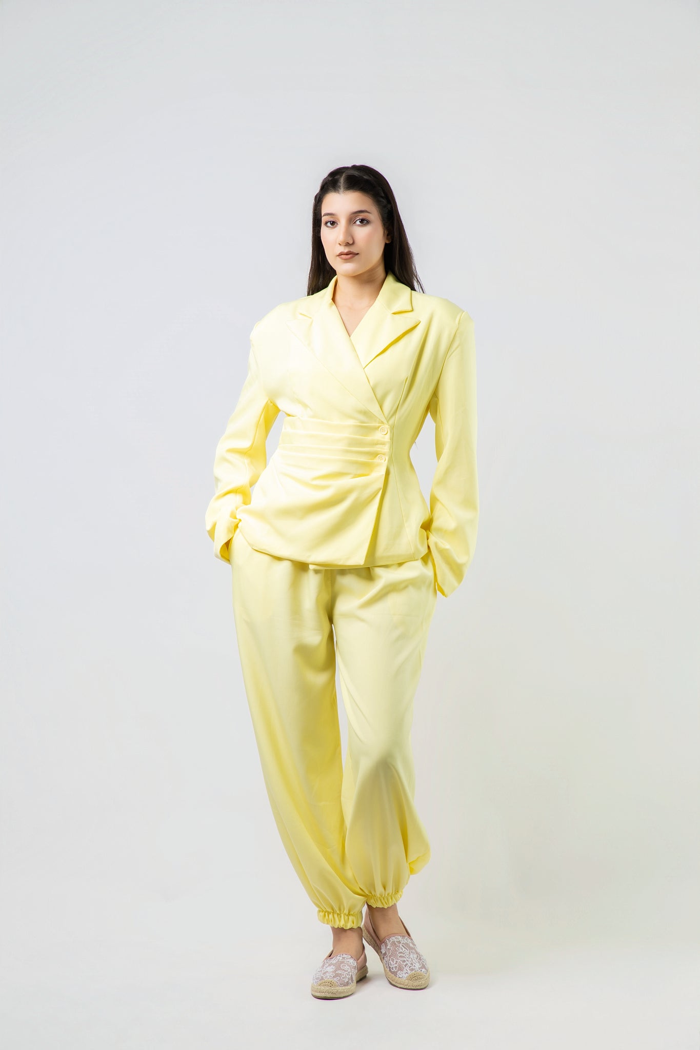 Ensemble Tailleur Moderne à Finition Plissée