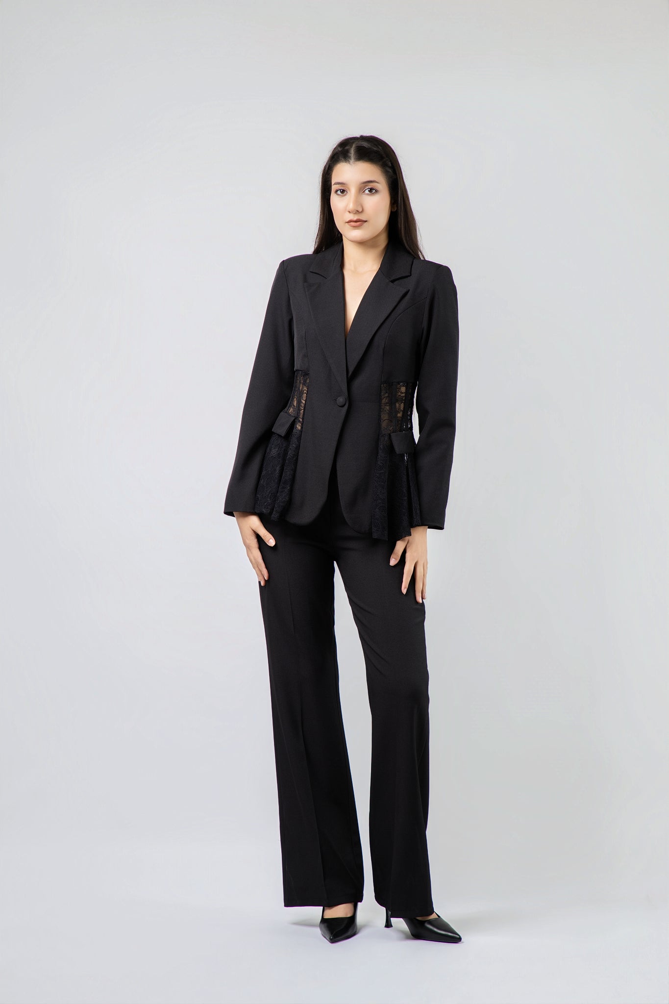 Ensemble Tailleur Pantalon à Détails Dentelle