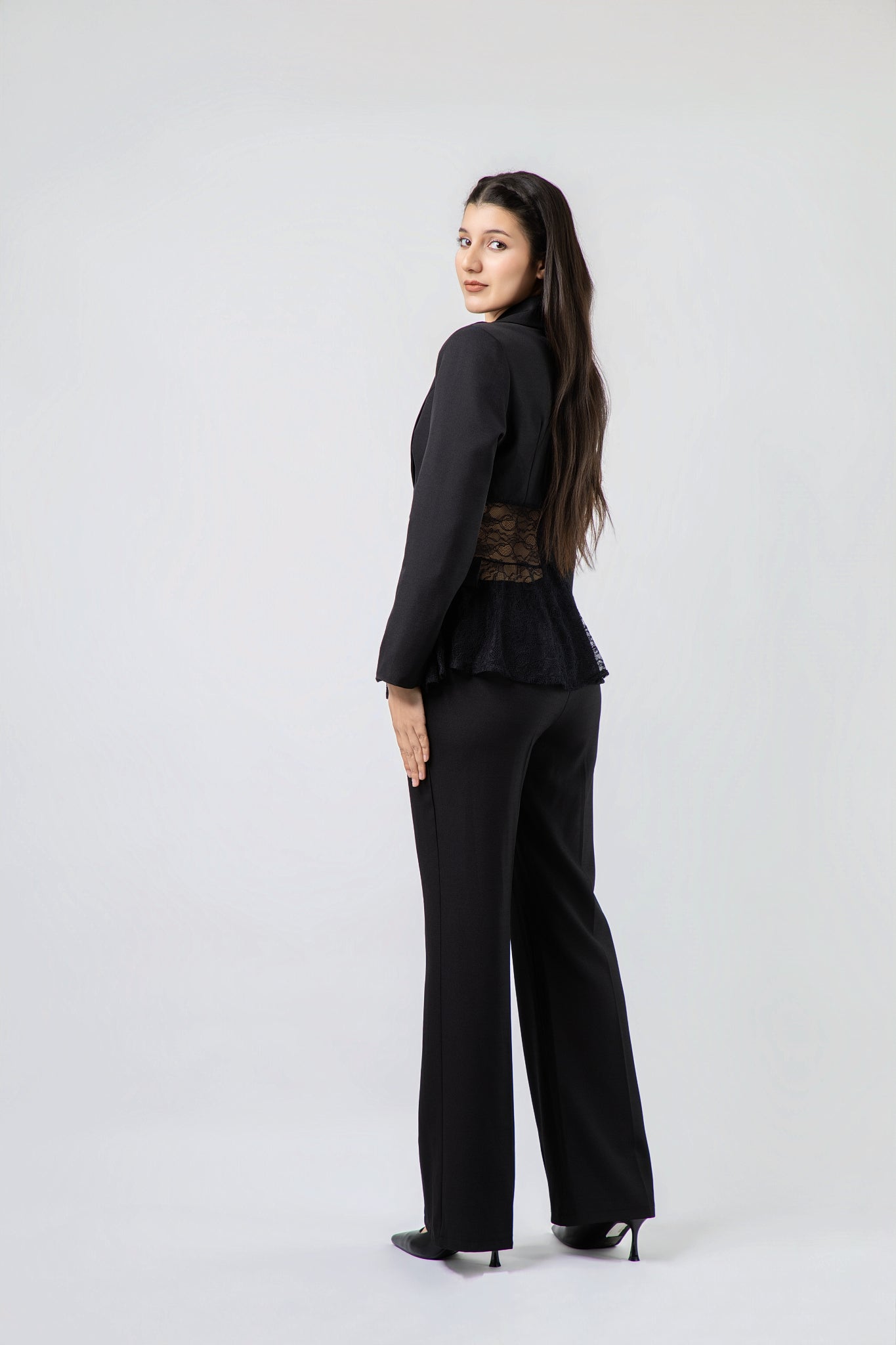 Ensemble Tailleur Pantalon à Détails Dentelle