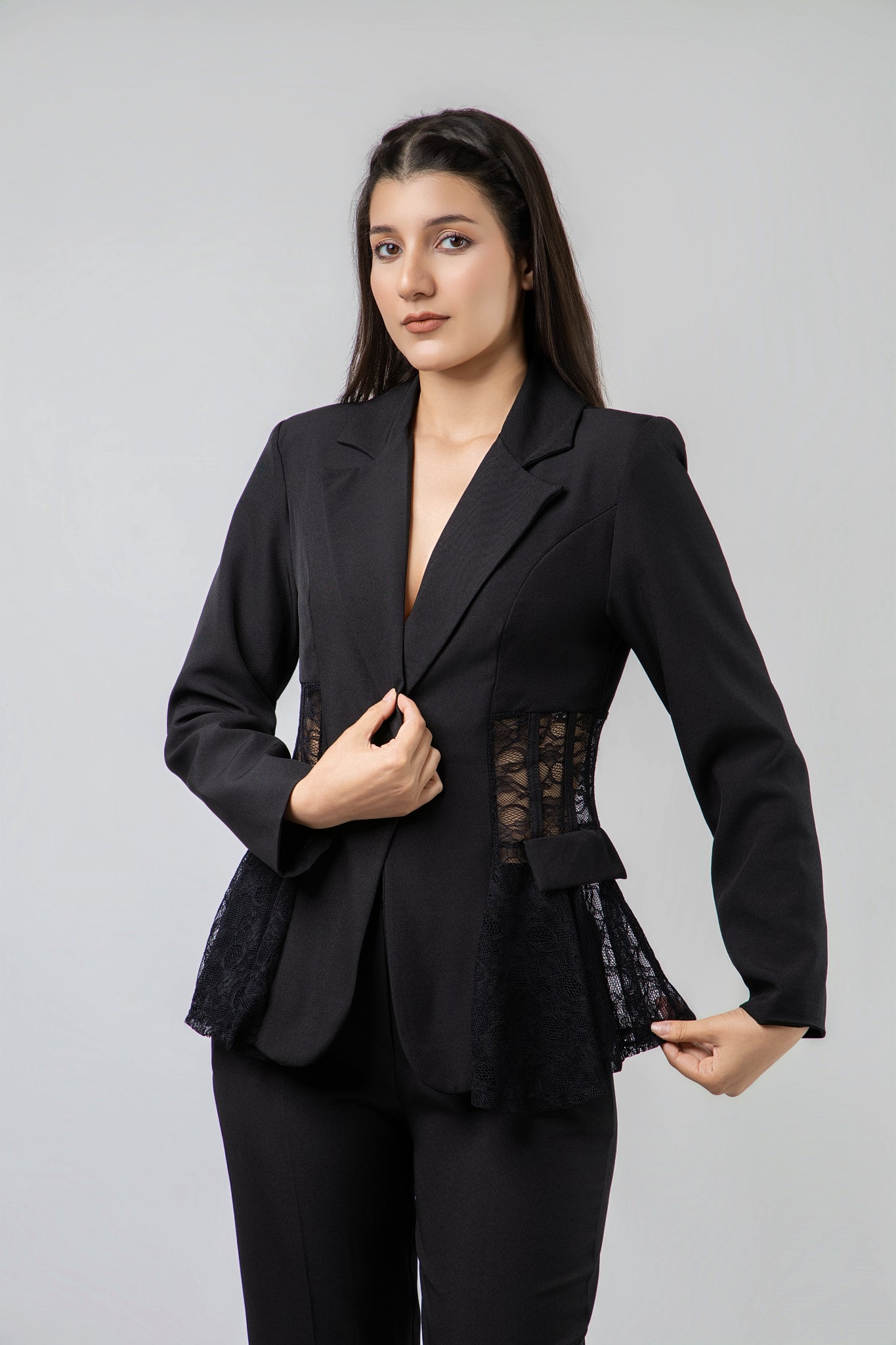 Ensemble Tailleur Pantalon à Détails Dentelle