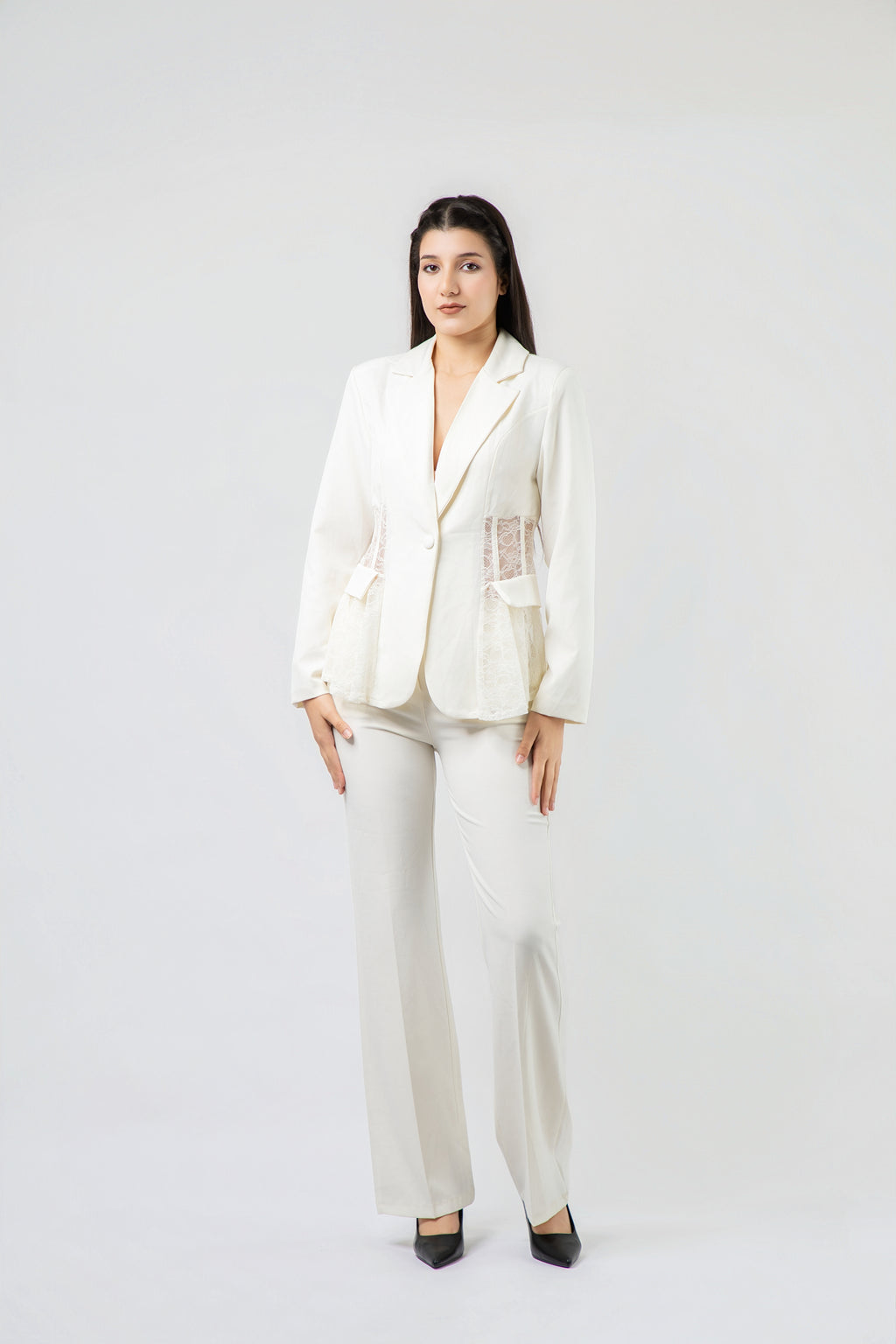 Ensemble Tailleur Pantalon à Détails Dentelle