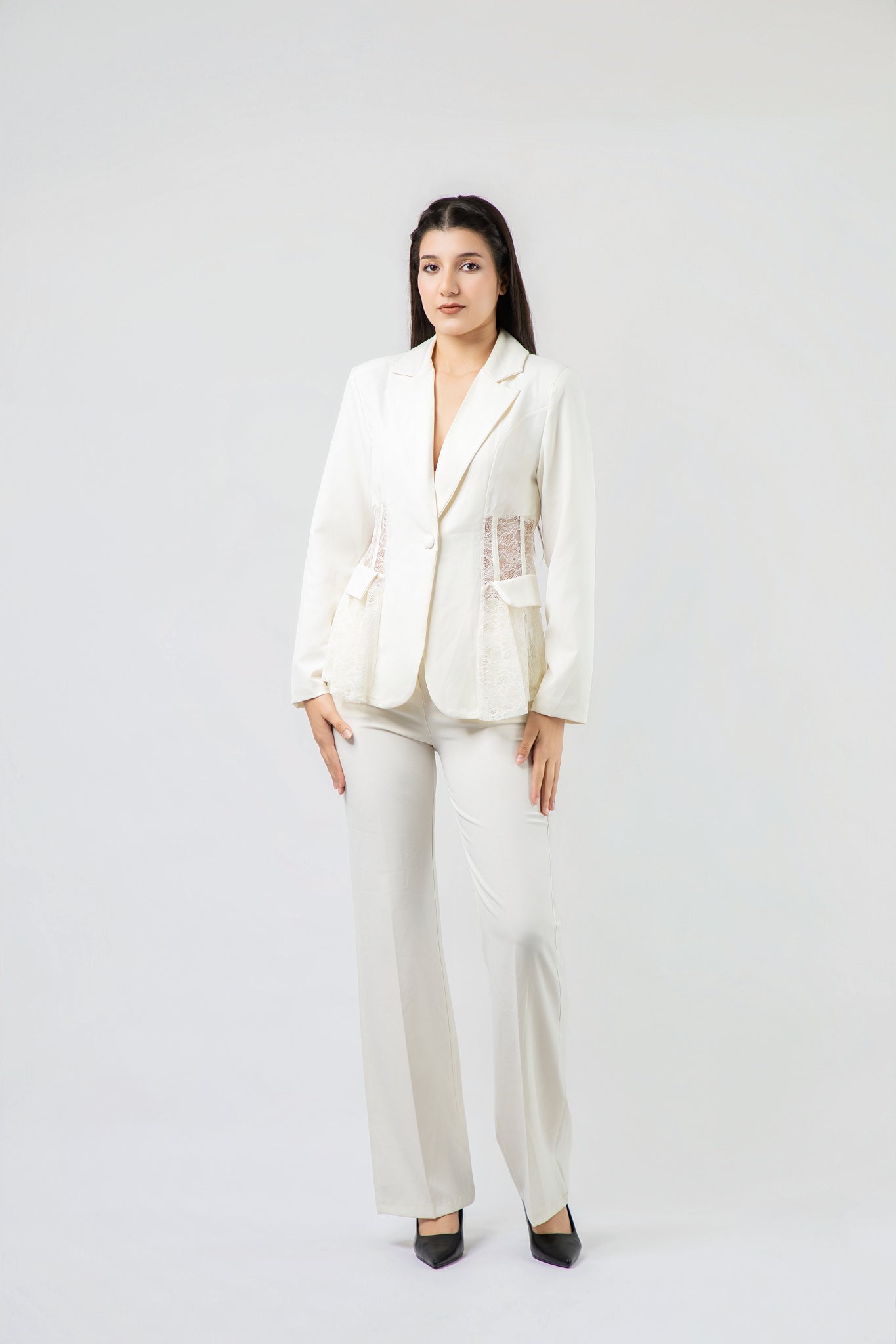 Ensemble Tailleur Pantalon à Détails Dentelle