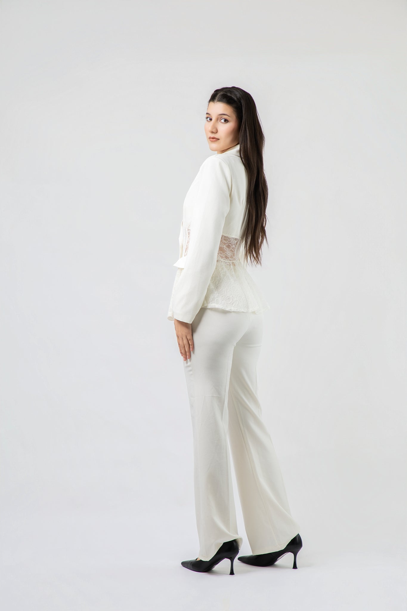Ensemble Tailleur Pantalon à Détails Dentelle