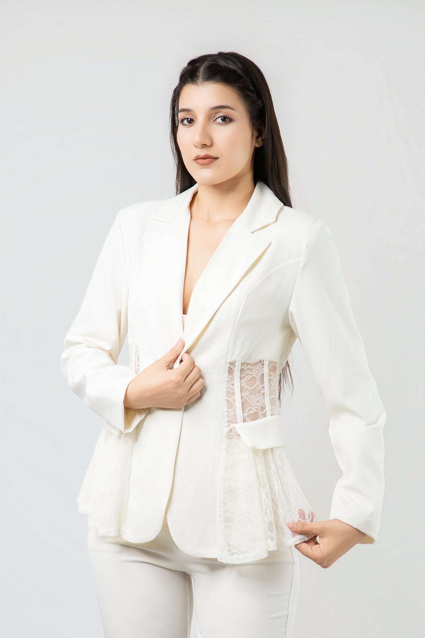 Ensemble Tailleur Pantalon à Détails Dentelle