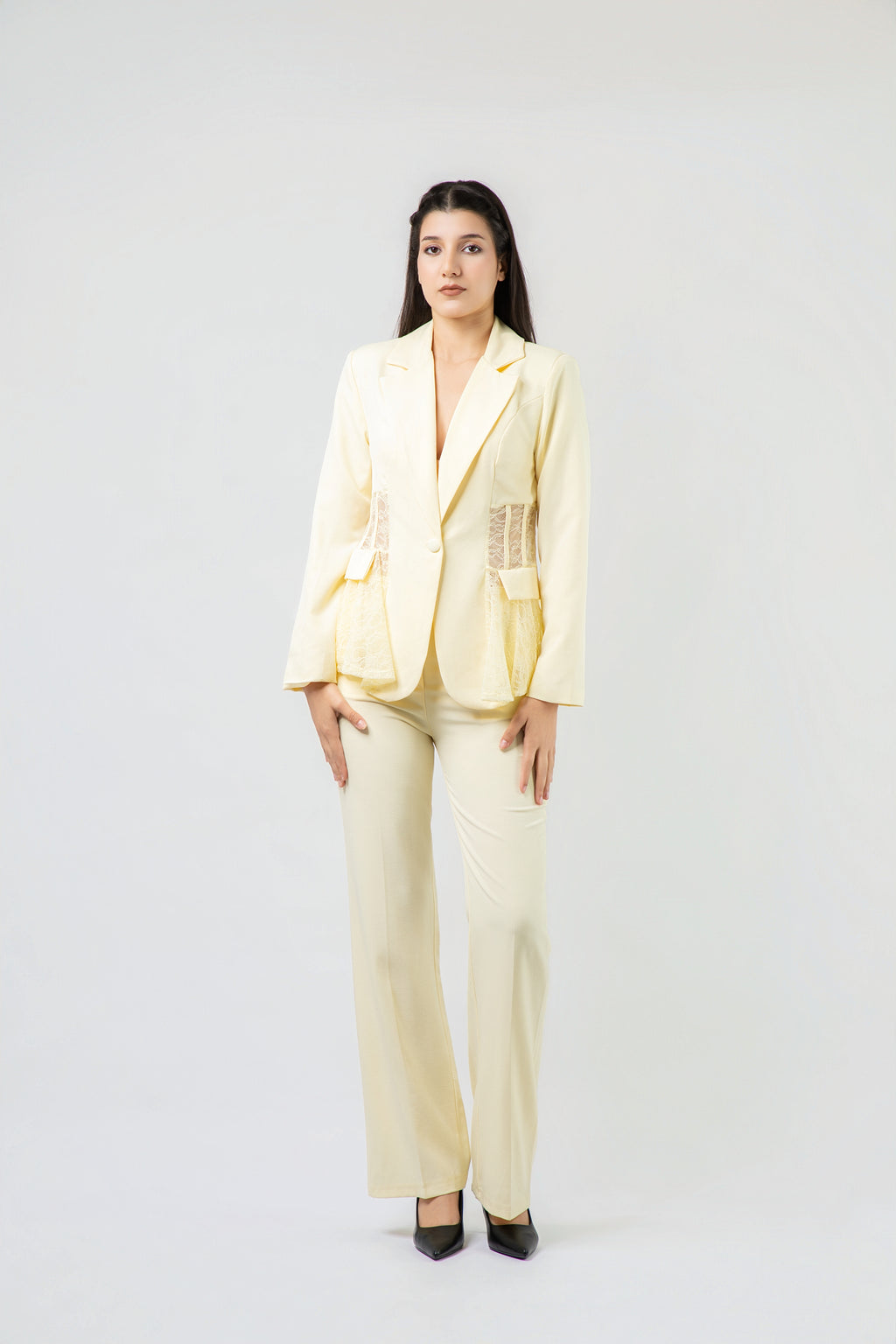 Ensemble Tailleur Pantalon à Détails Dentelle