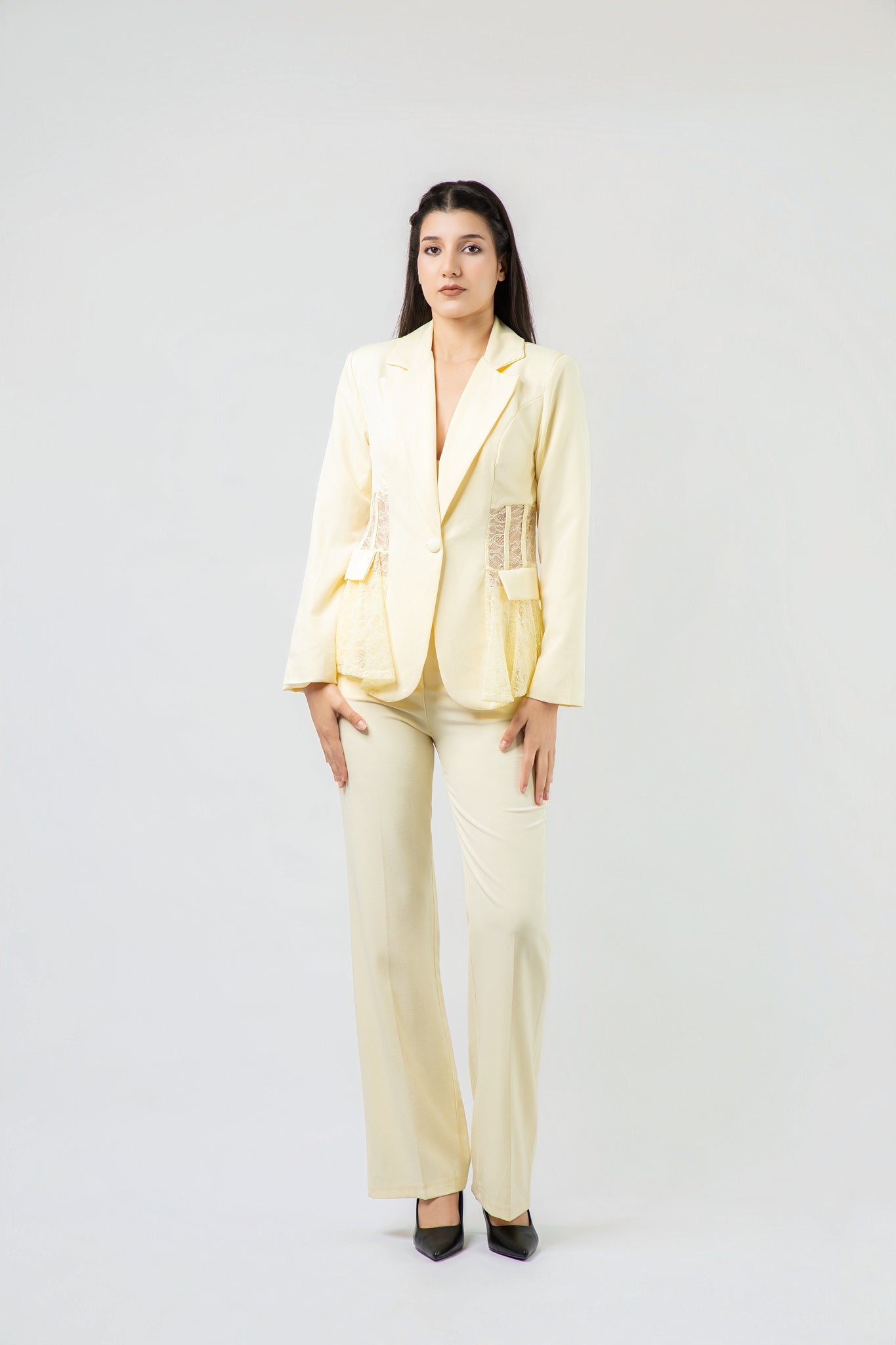 Ensemble Tailleur Pantalon à Détails Dentelle