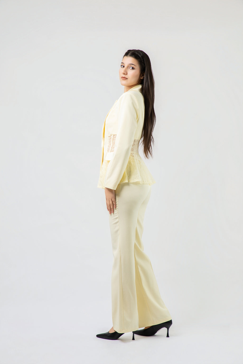 Ensemble Tailleur Pantalon à Détails Dentelle
