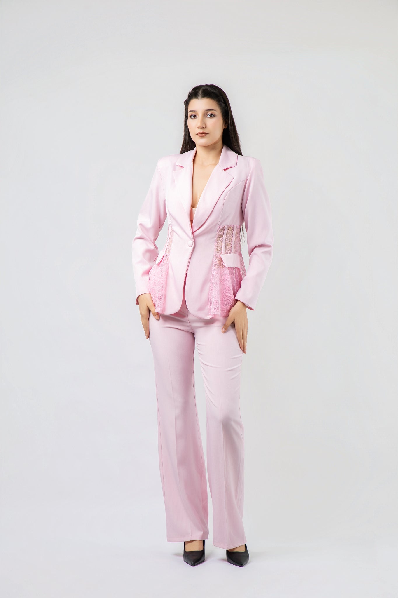 Ensemble Tailleur Pantalon à Détails Dentelle