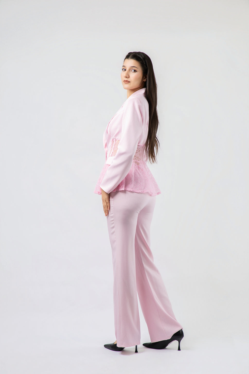 Ensemble Tailleur Pantalon à Détails Dentelle