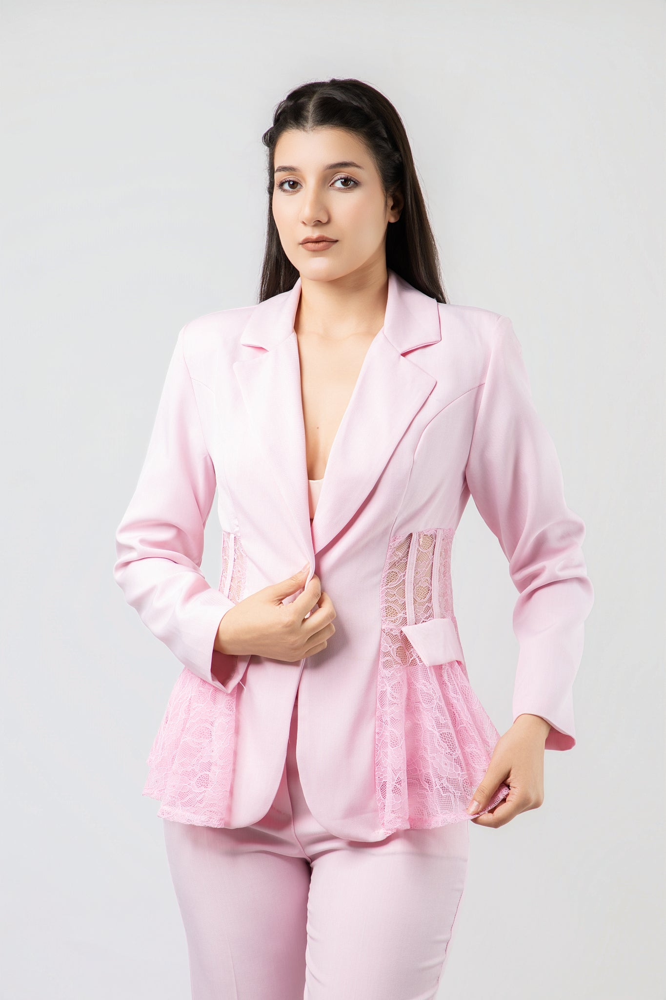 Ensemble Tailleur Pantalon à Détails Dentelle