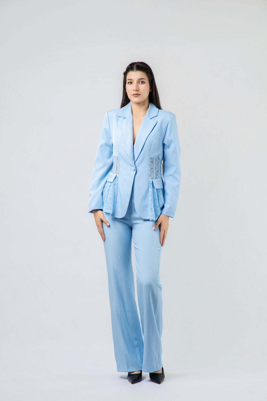 Ensemble Tailleur Pantalon à Détails Dentelle