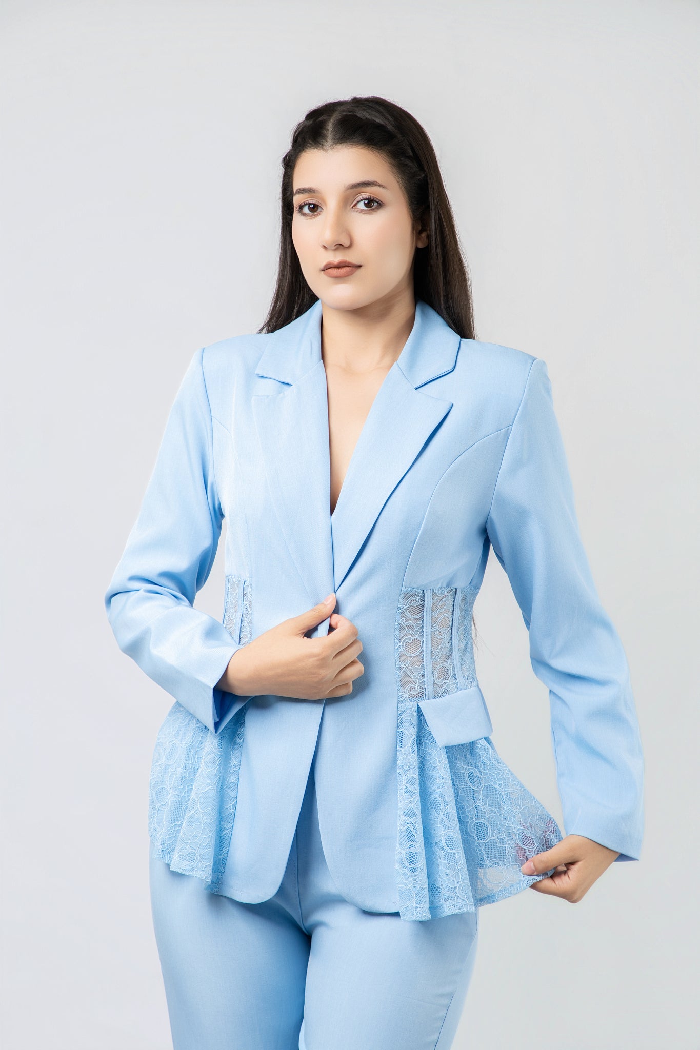 Ensemble Tailleur Pantalon à Détails Dentelle