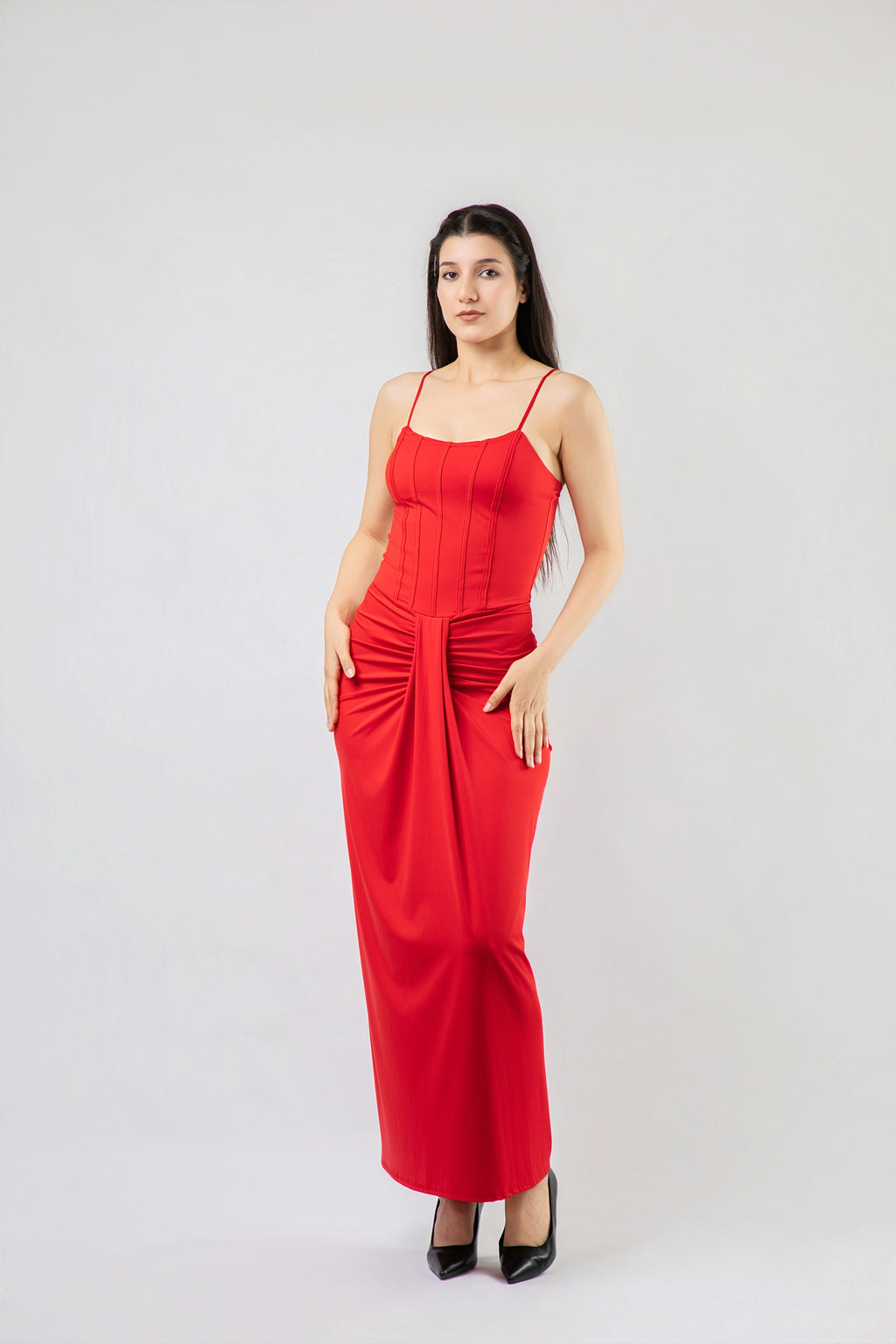 Robe Longue Corsetée à Drapé Élégant