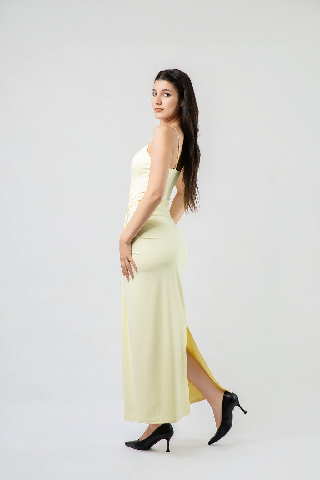 Robe Longue Corsetée à Drapé Élégant