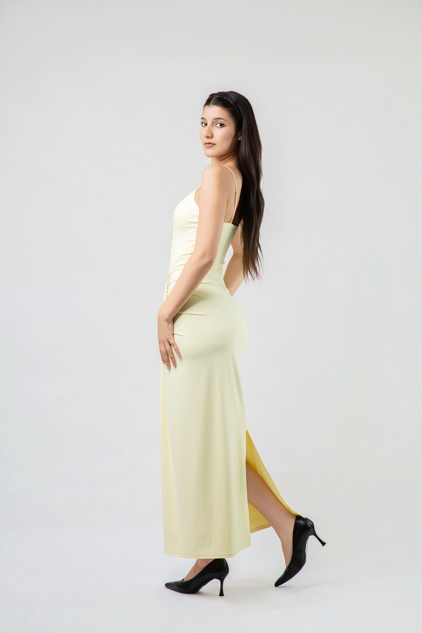 Robe Longue Corsetée à Drapé Élégant
