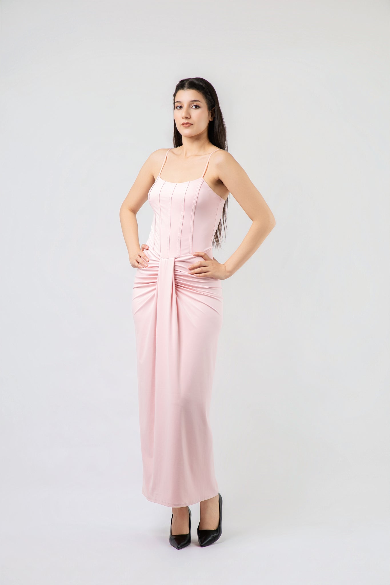 Robe Longue Corsetée à Drapé Élégant
