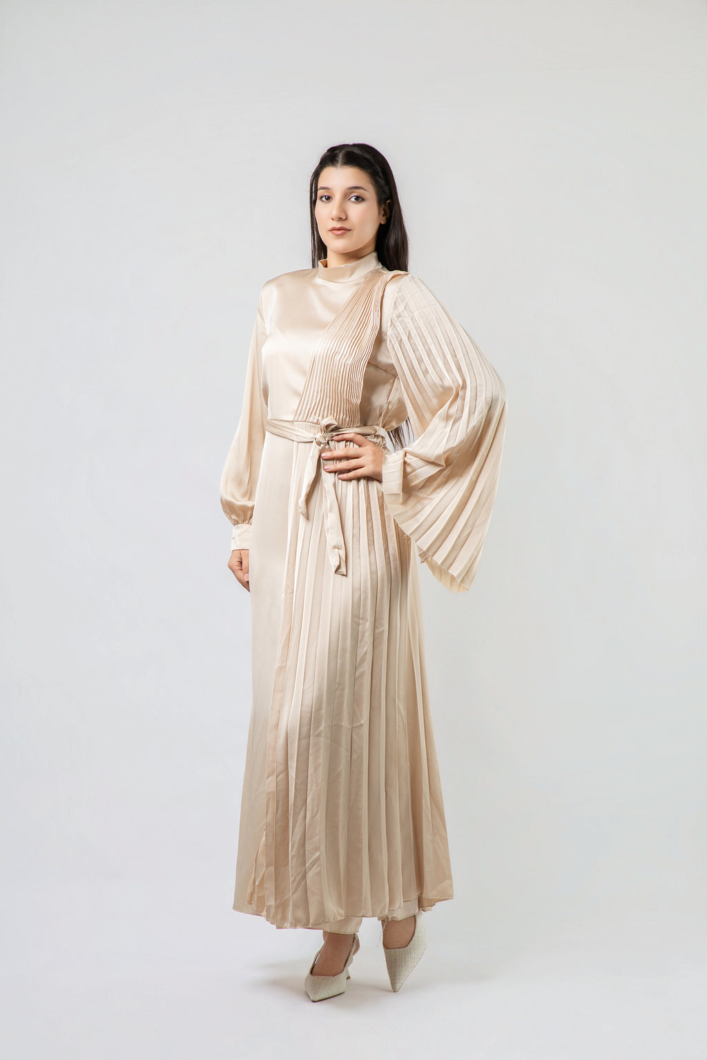 Robe Longue Satinée à Détails Plissés