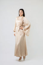 Robe Longue Satinée à Détails Plissés