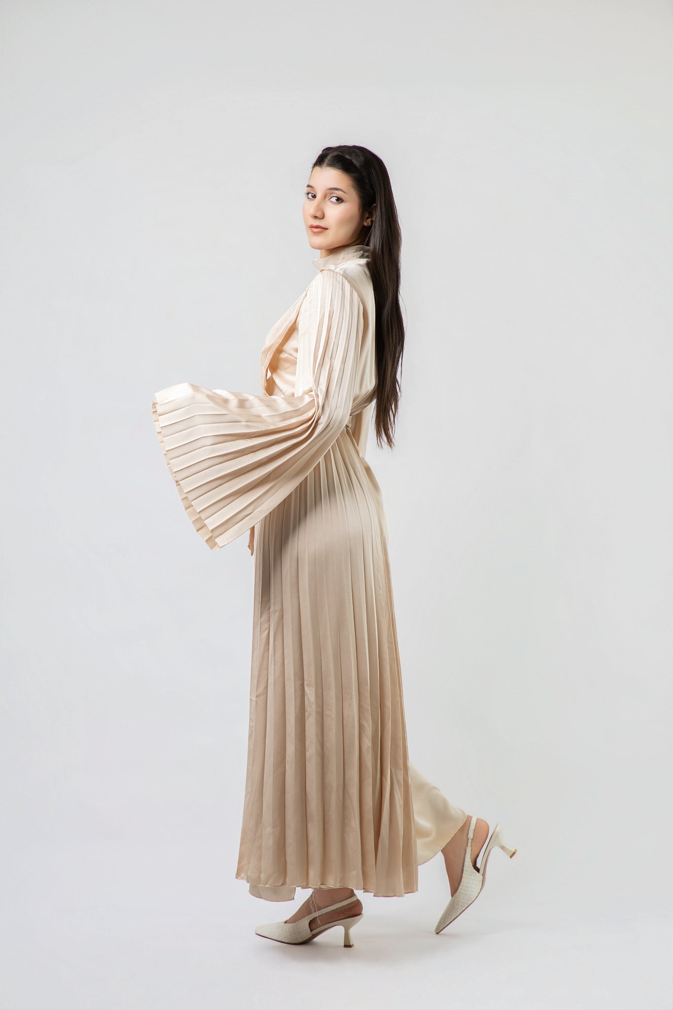 Robe Longue Satinée à Détails Plissés