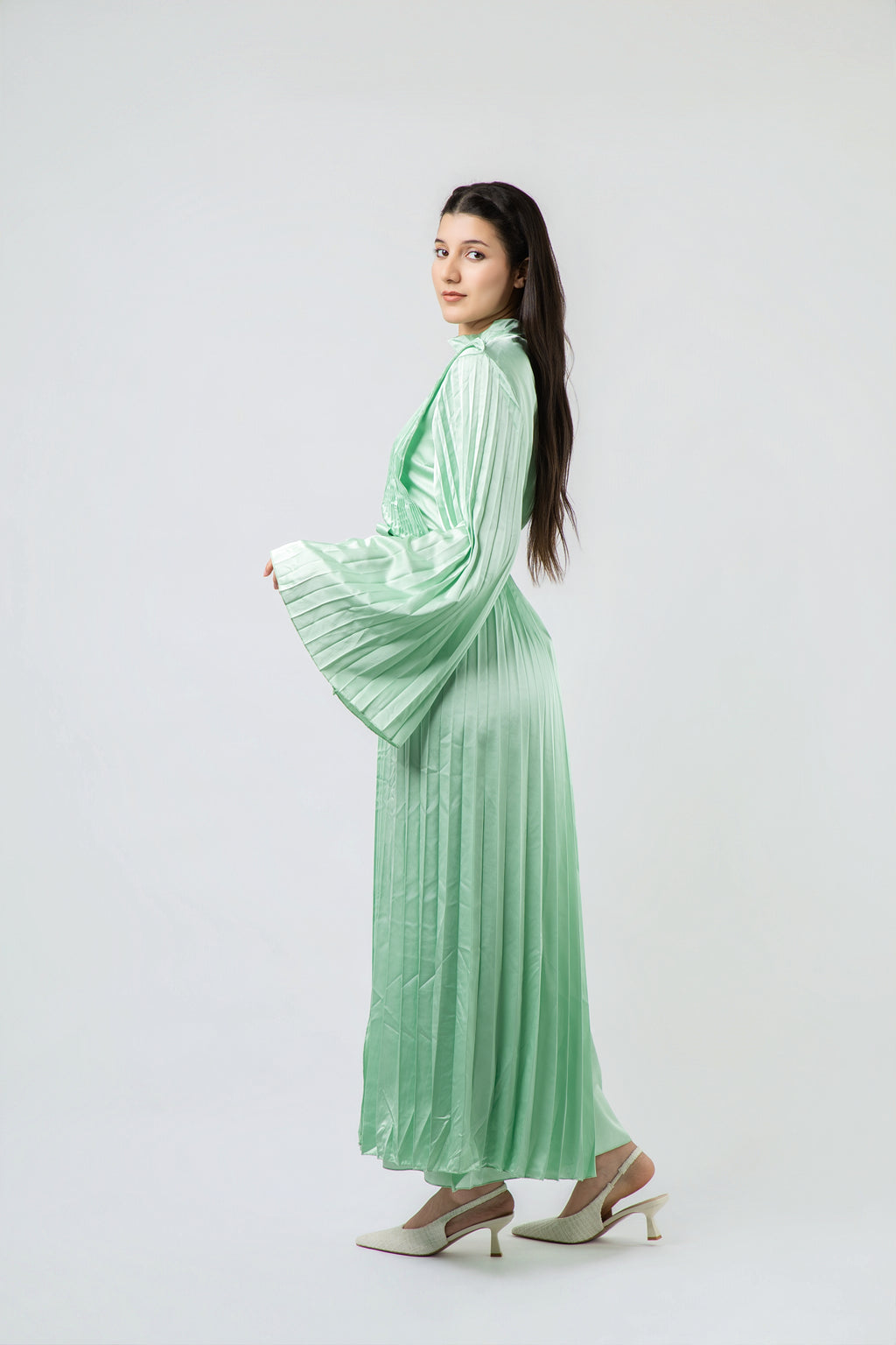 Robe Longue Satinée à Détails Plissés