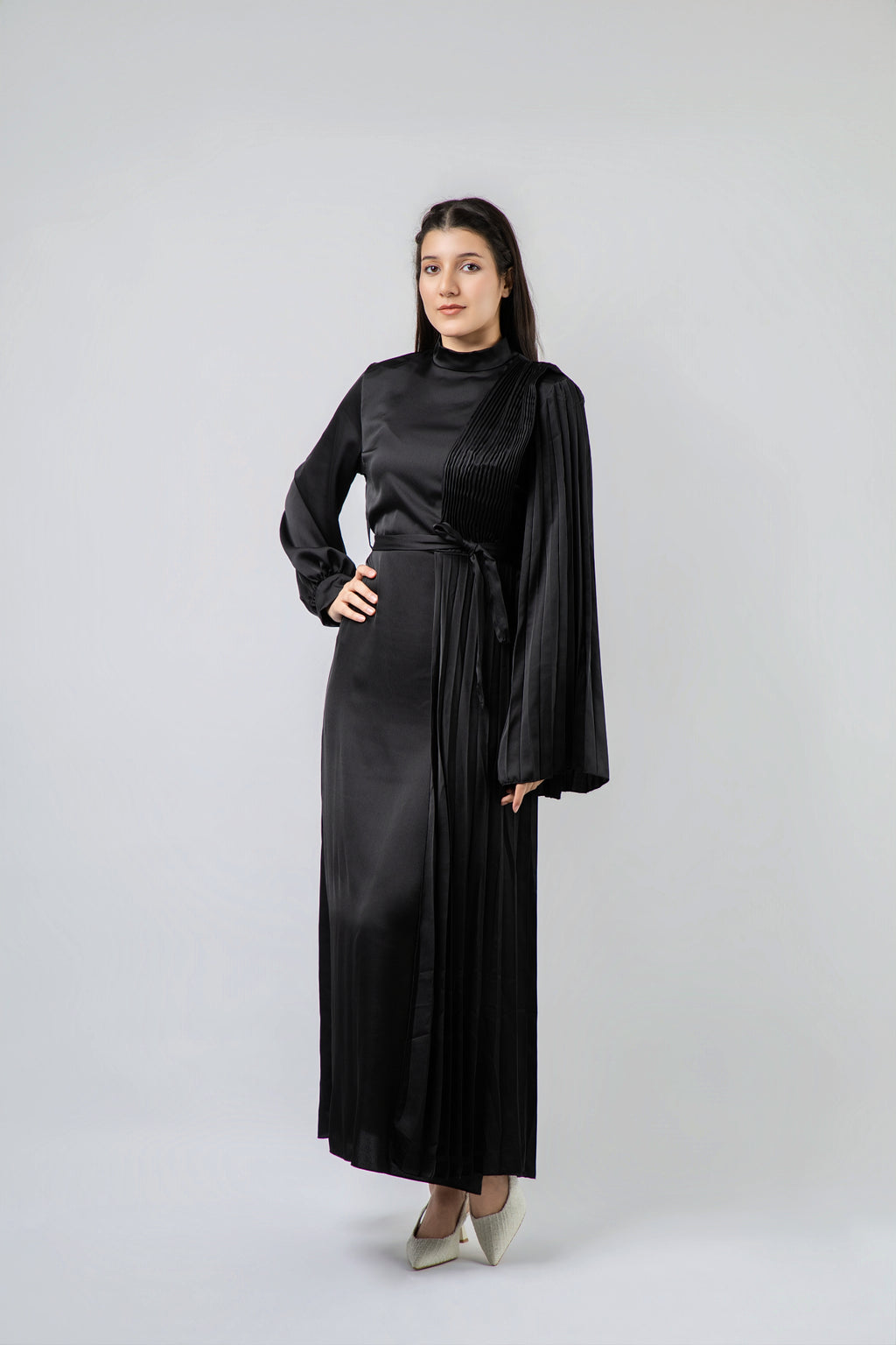 Robe Longue Satinée à Détails Plissés