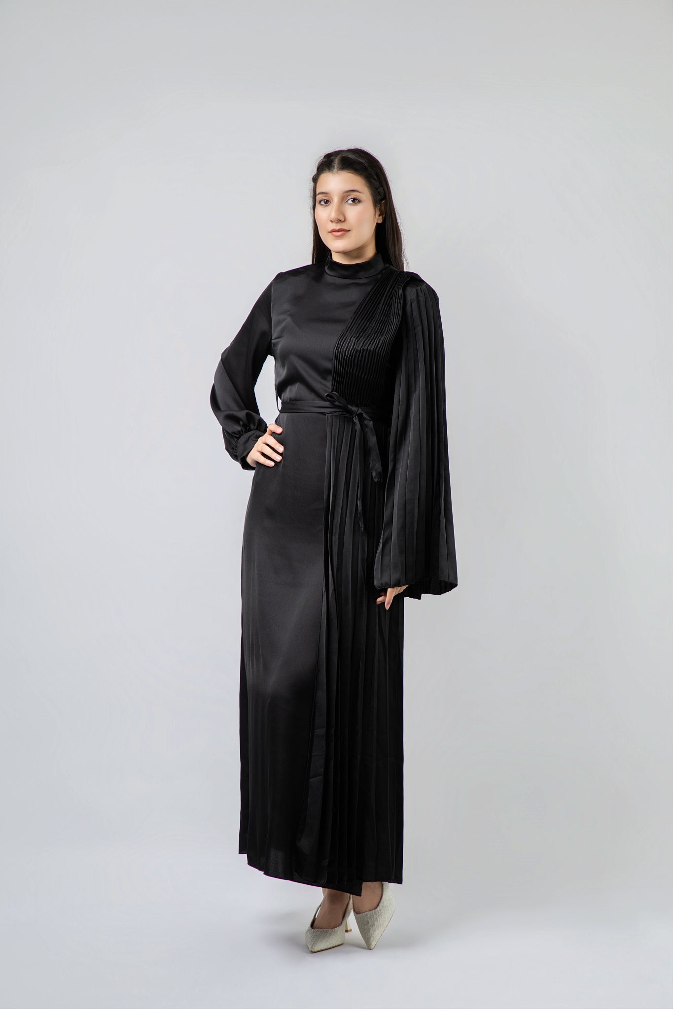 Robe Longue Satinée à Détails Plissés