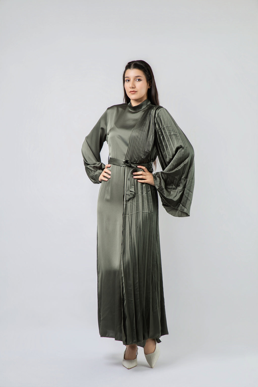 Robe Longue Satinée à Détails Plissés