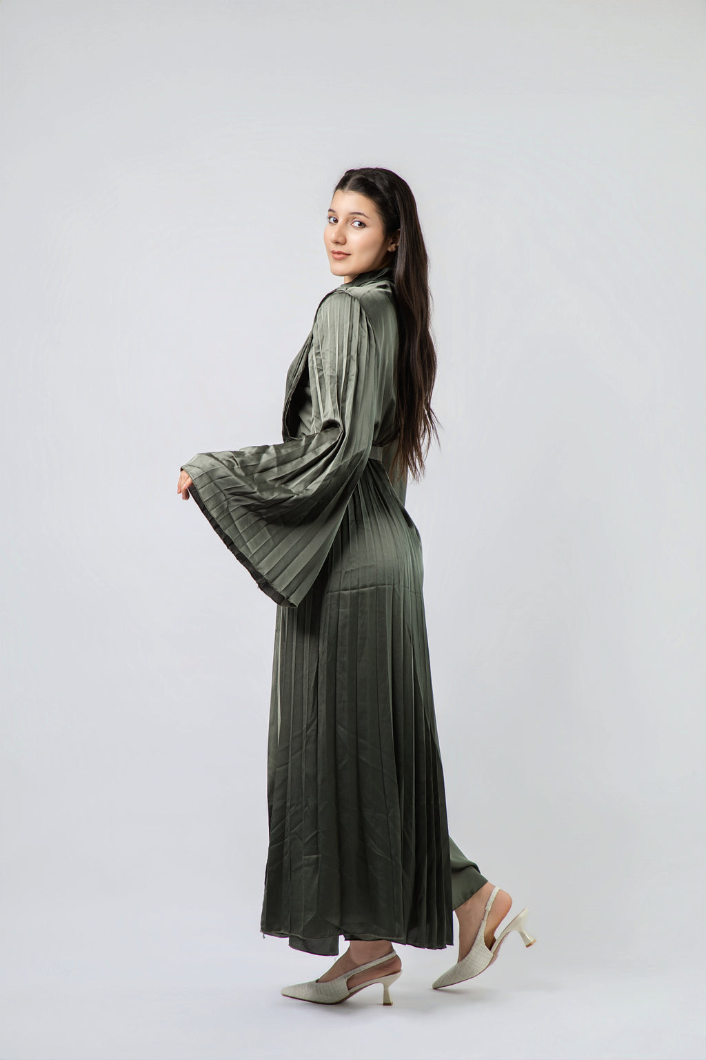 Robe Longue Satinée à Détails Plissés