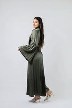 Robe Longue Satinée à Détails Plissés