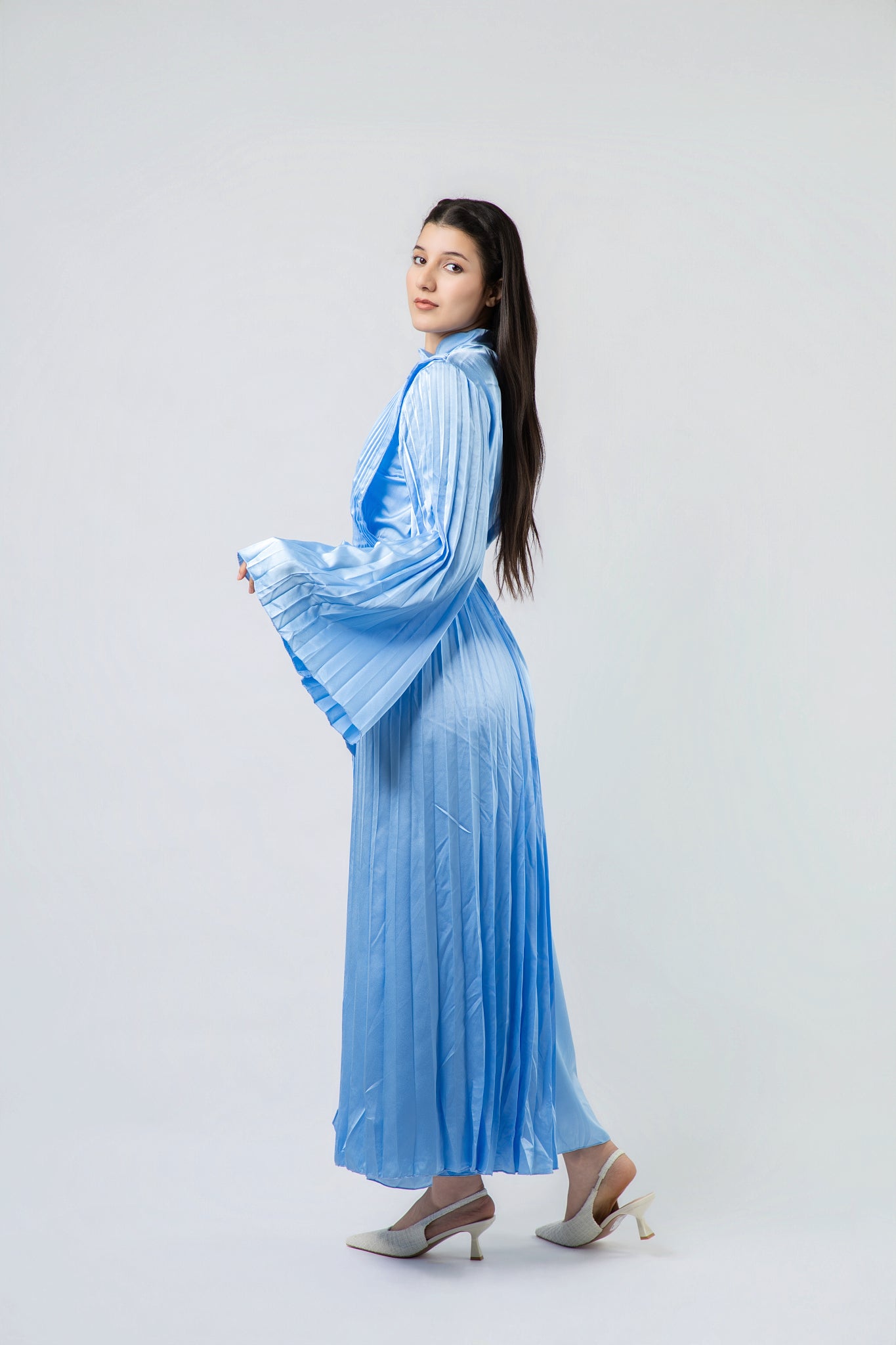 Robe Longue Satinée à Détails Plissés