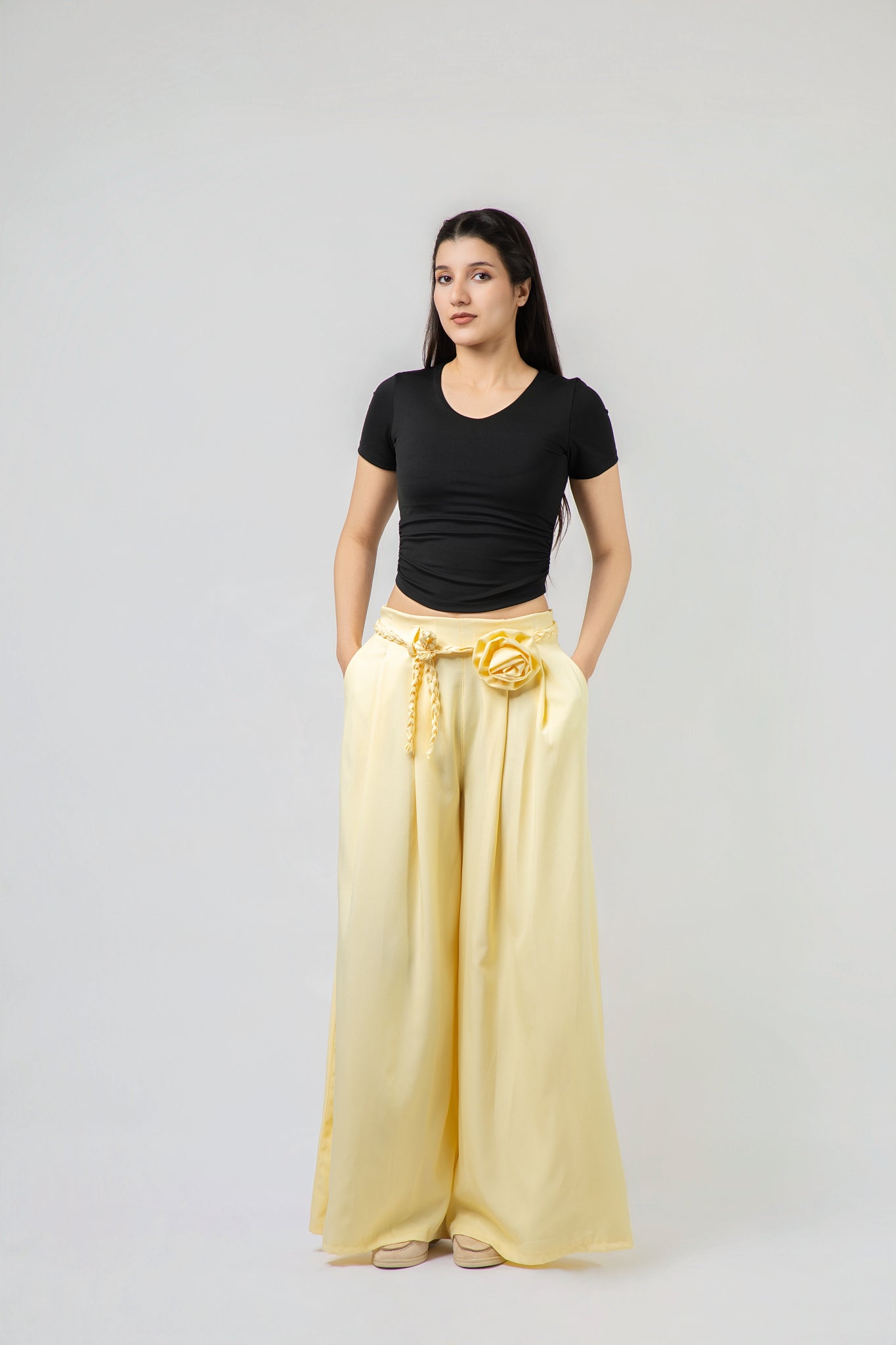 Pantalon Large à Taille Haute avec Détails Artisanaux