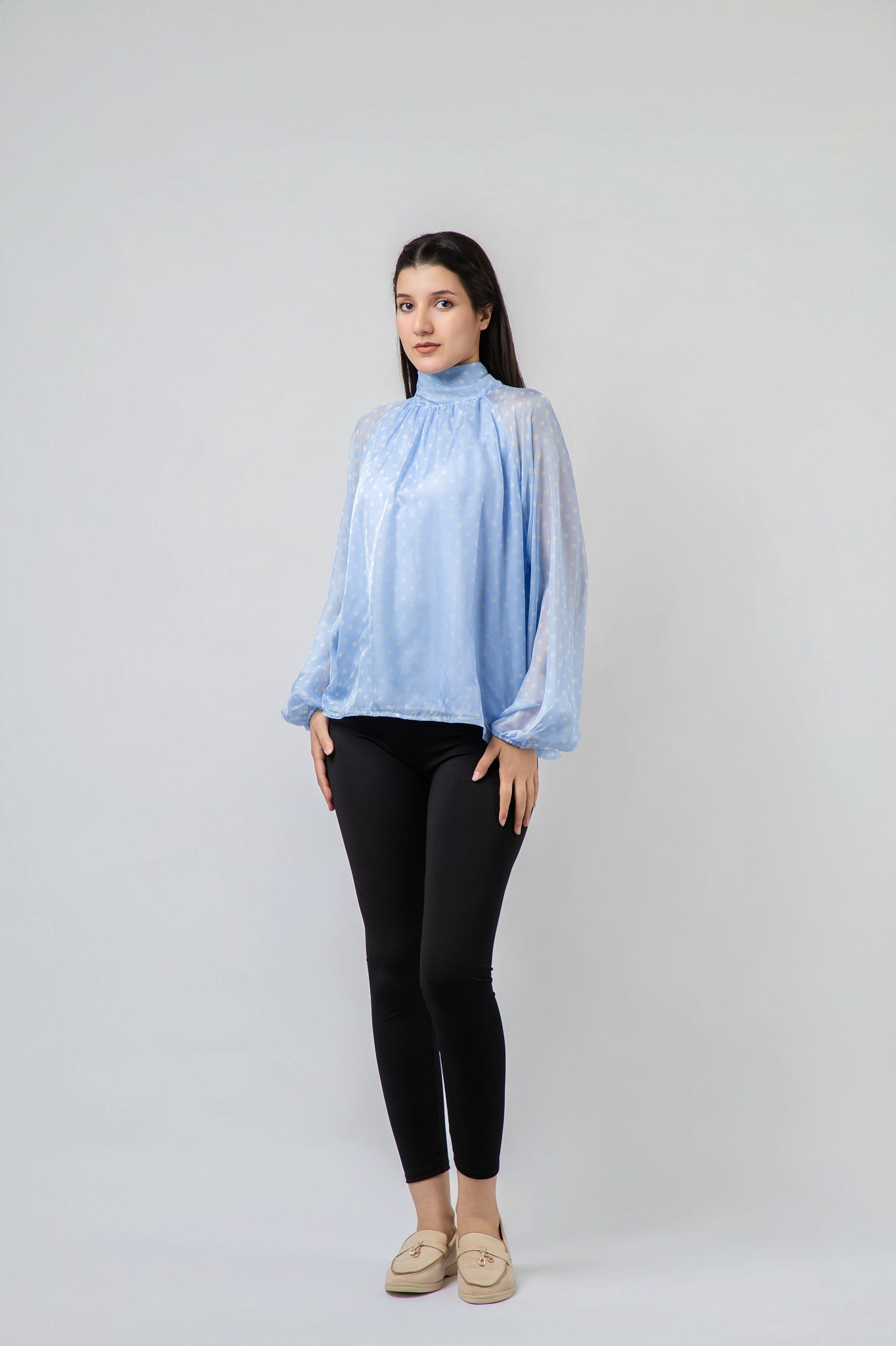 Blouse à Pois en Mousseline Éthérée