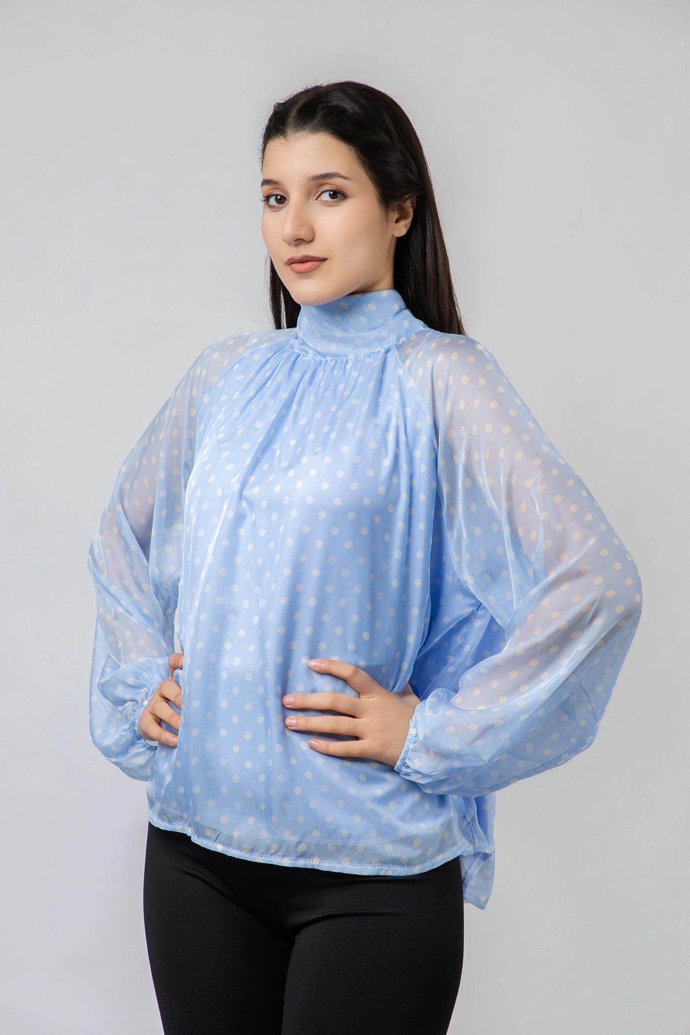 Blouse à Pois en Mousseline Éthérée