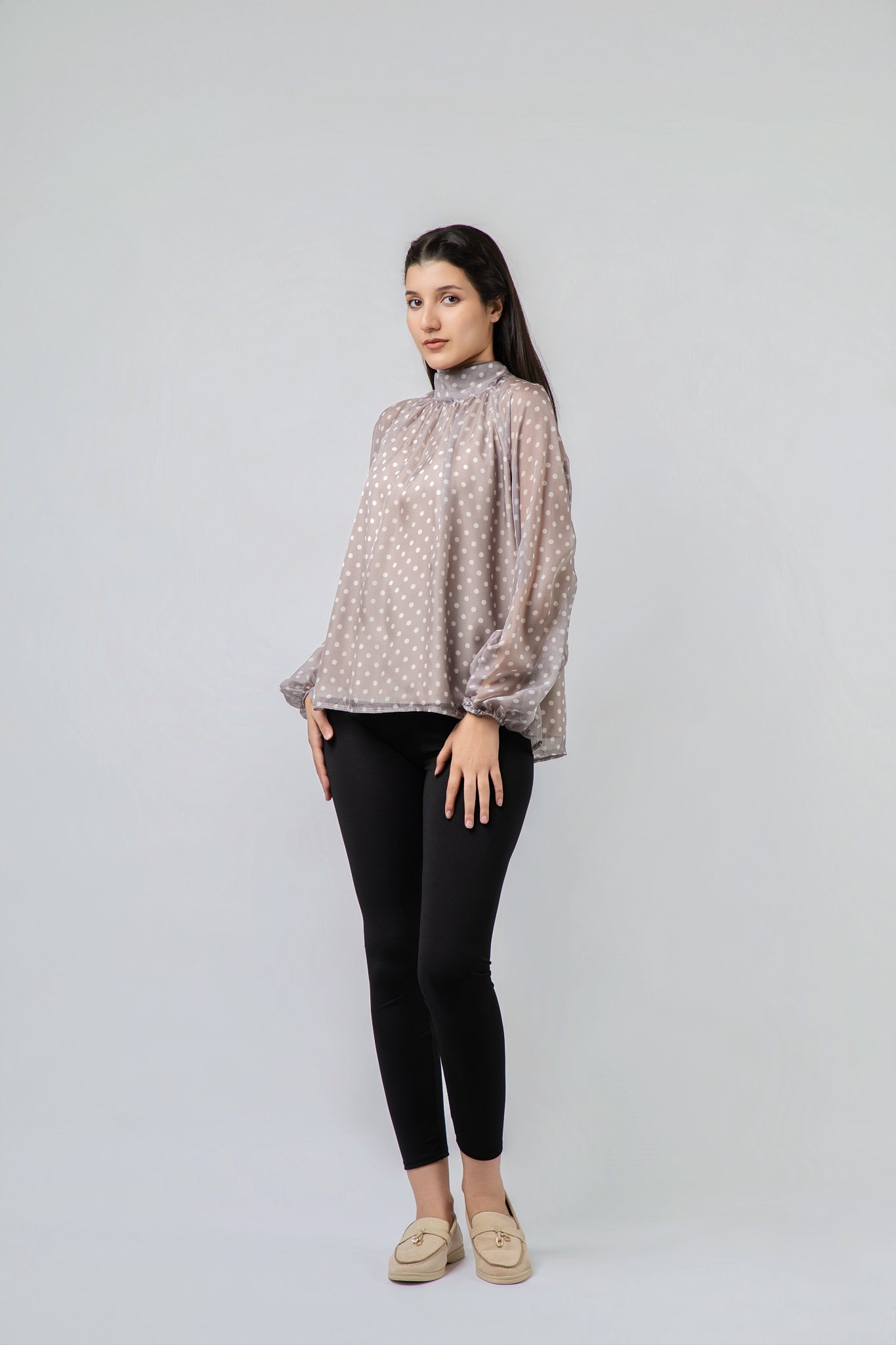 Blouse à Pois en Mousseline Éthérée
