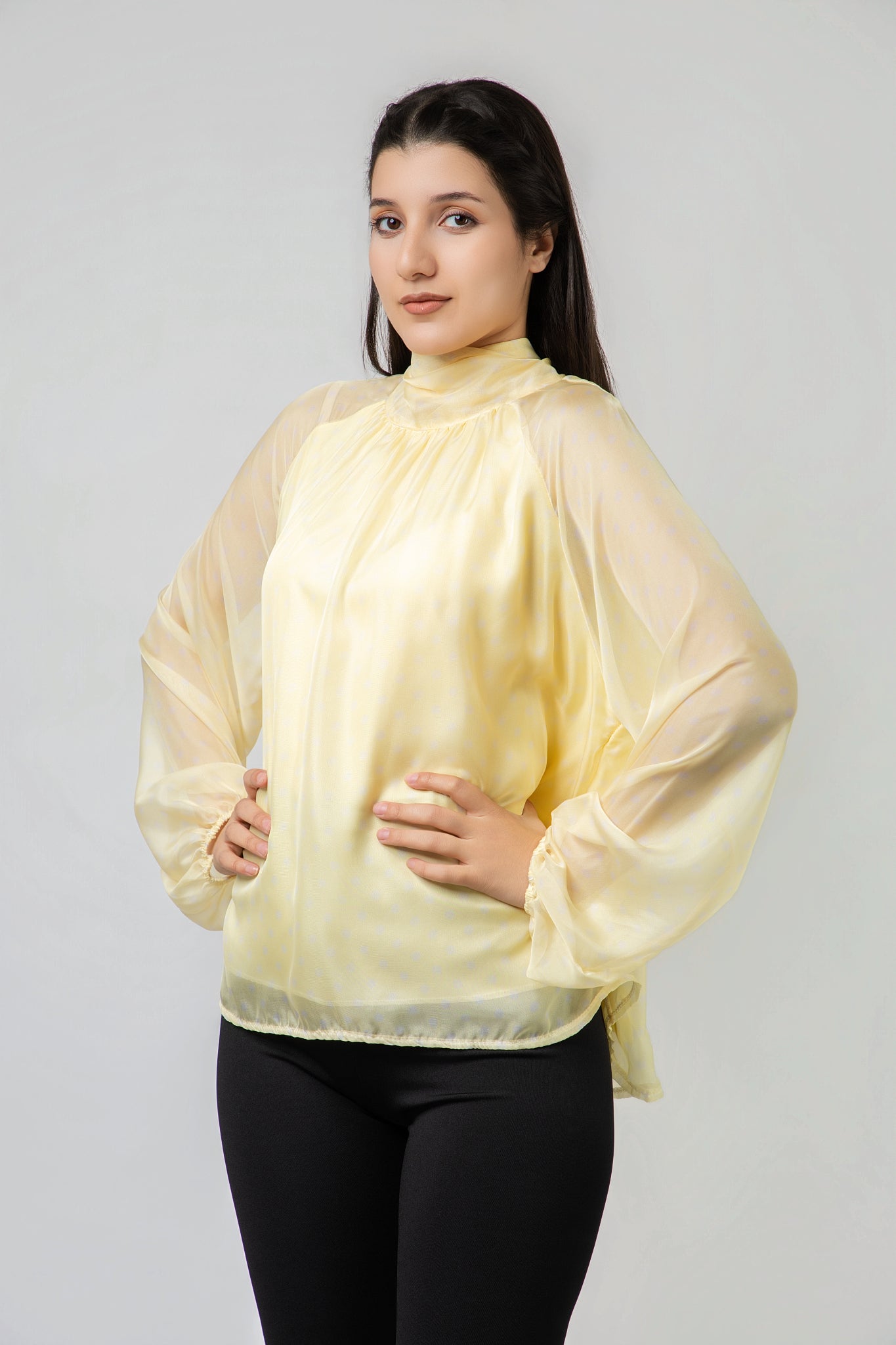 Blouse à Pois en Mousseline Éthérée