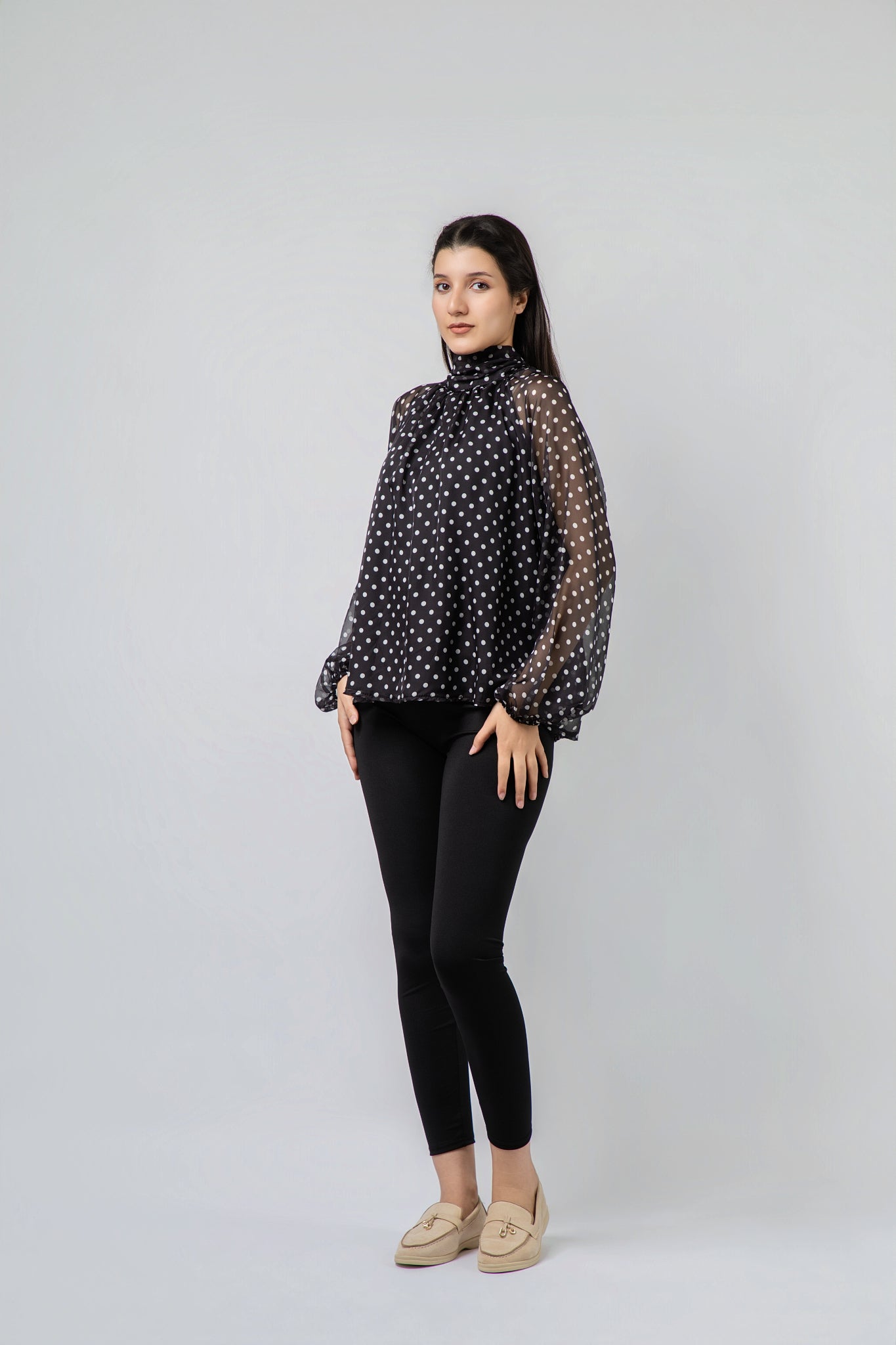 Blouse à Pois en Mousseline Éthérée