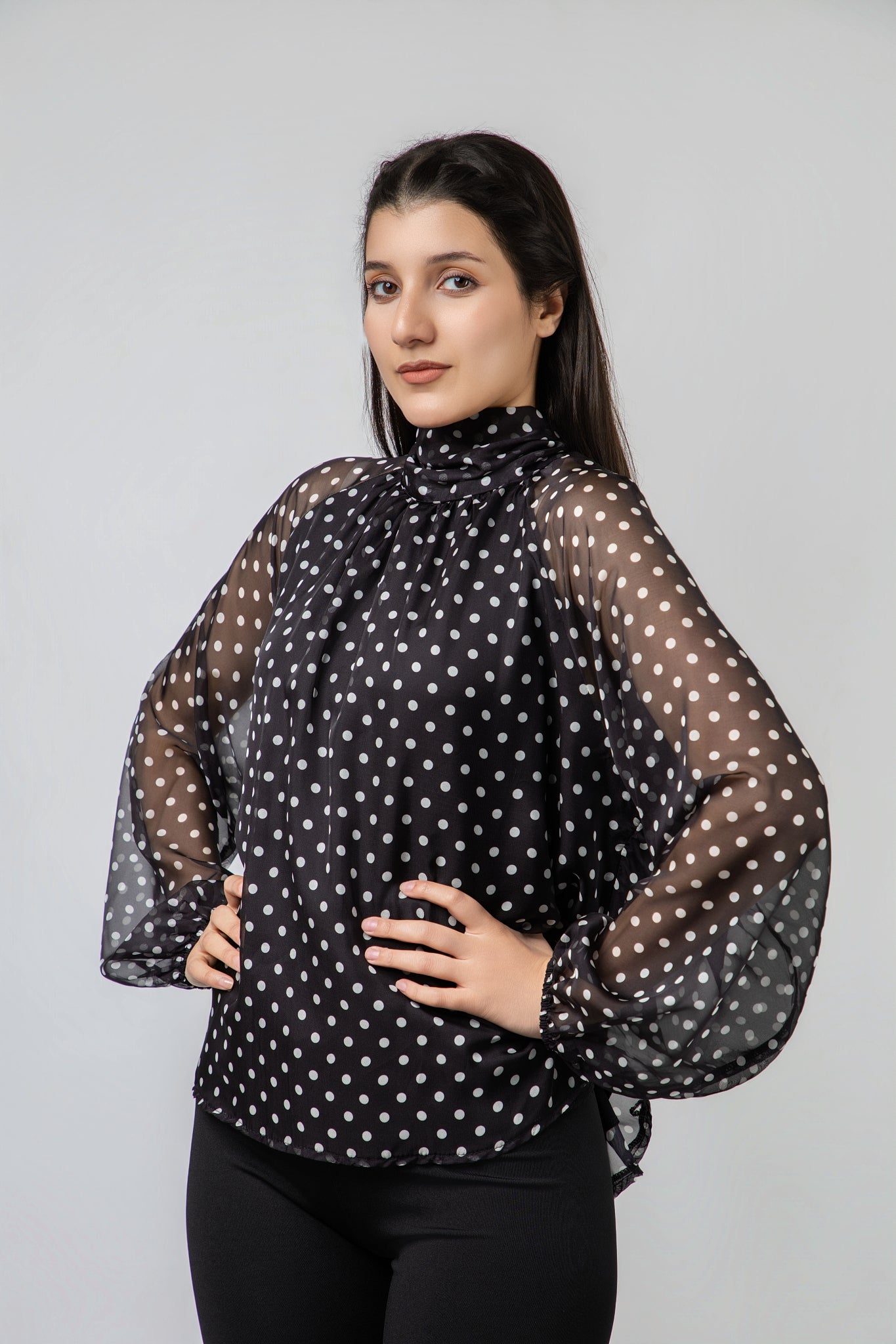 Blouse à Pois en Mousseline Éthérée