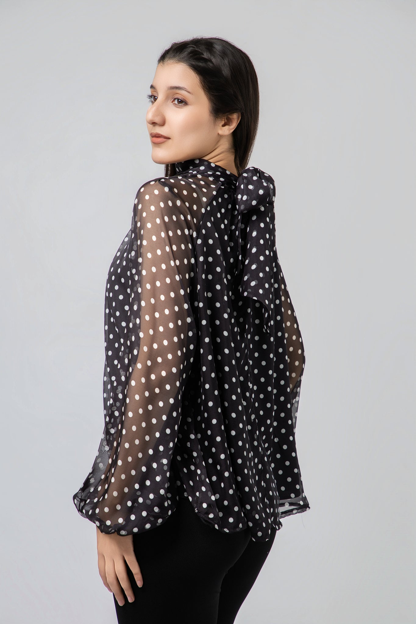 Blouse à Pois en Mousseline Éthérée